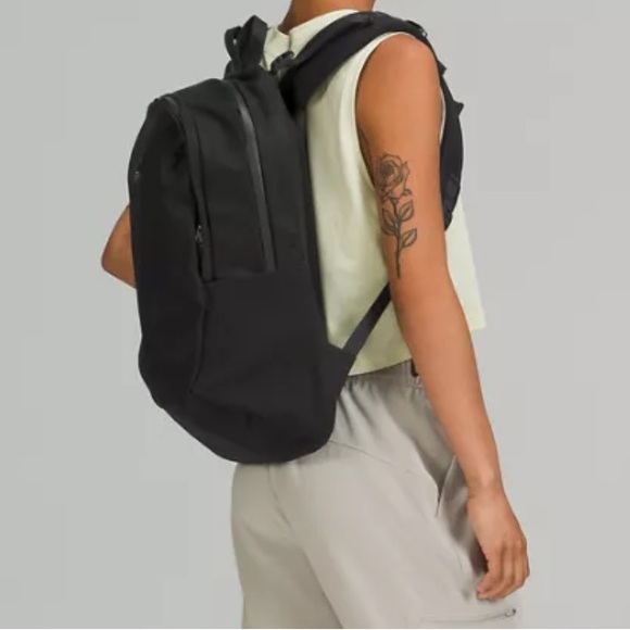 Lululemon LiftOS 20L Black Backpack - Picture 3 of 12